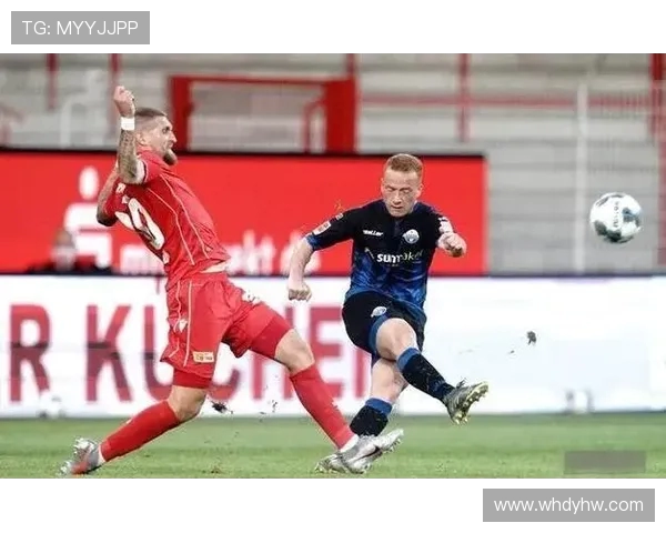 帕德博恩与汉堡的激烈对决谁能在赛场上笑到最后